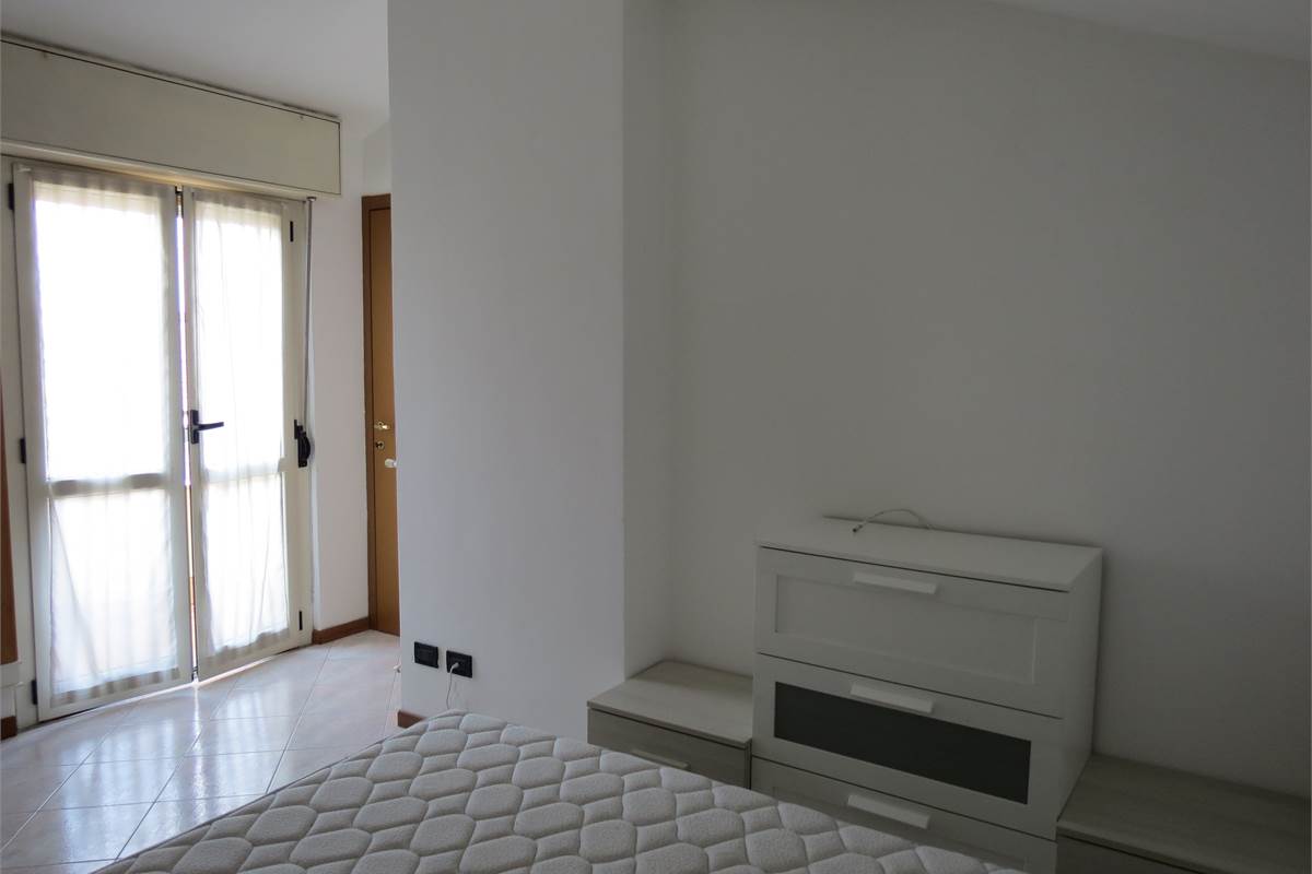 Accogliente appartamento arredato con balcone e box auto
