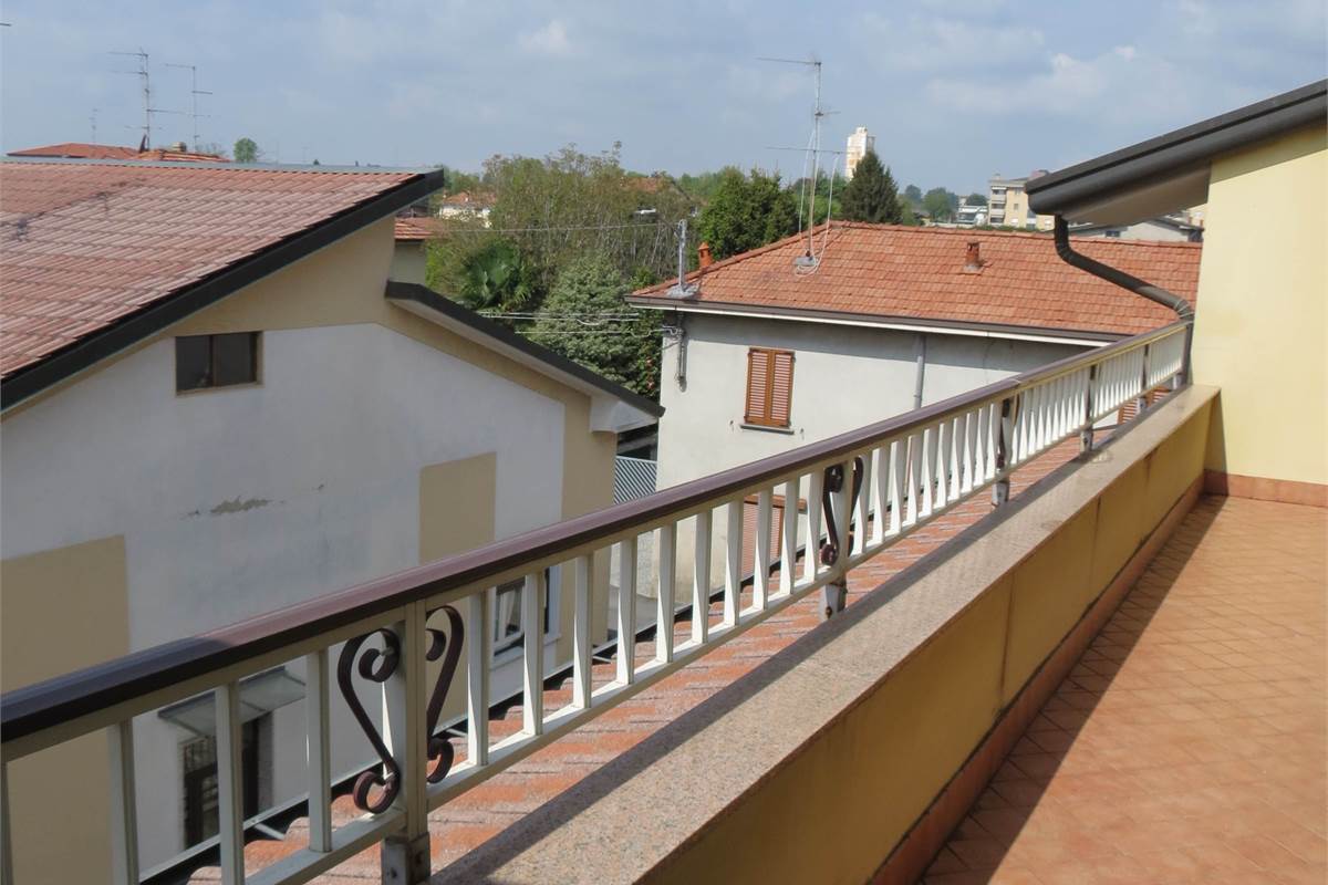 Accogliente appartamento arredato con balcone e box auto