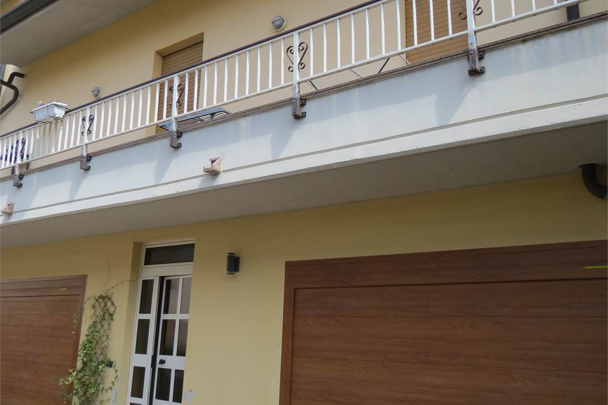 Accogliente appartamento arredato con balcone e box auto