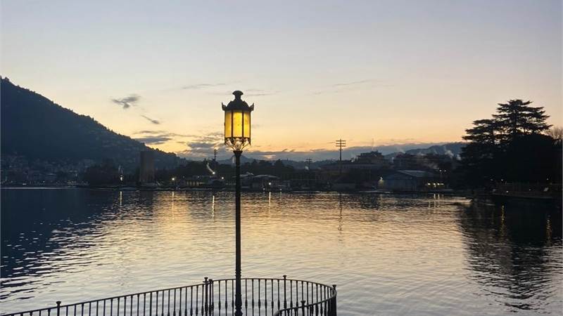 Bilocale arredato con balcone e splendida vista lago – Como