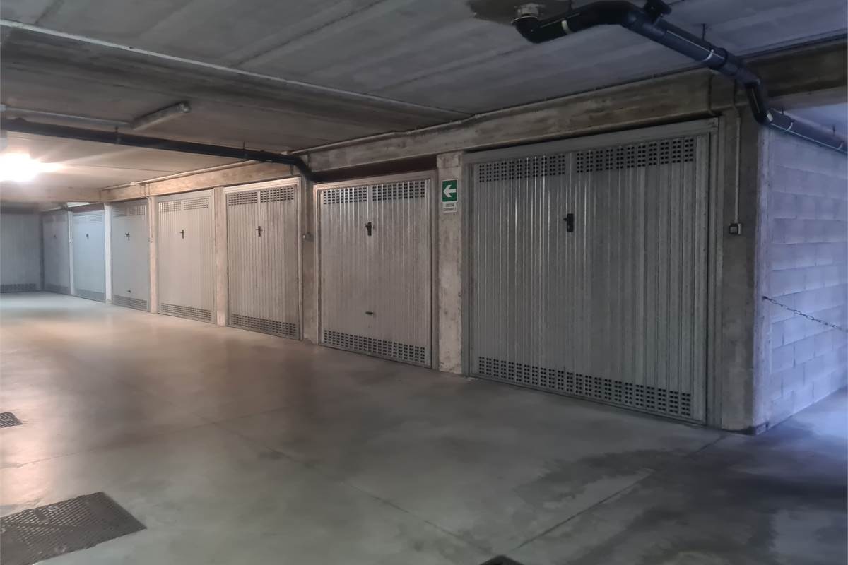 Ampio e luminoso trilocale al quarto piano con terrazzino e box