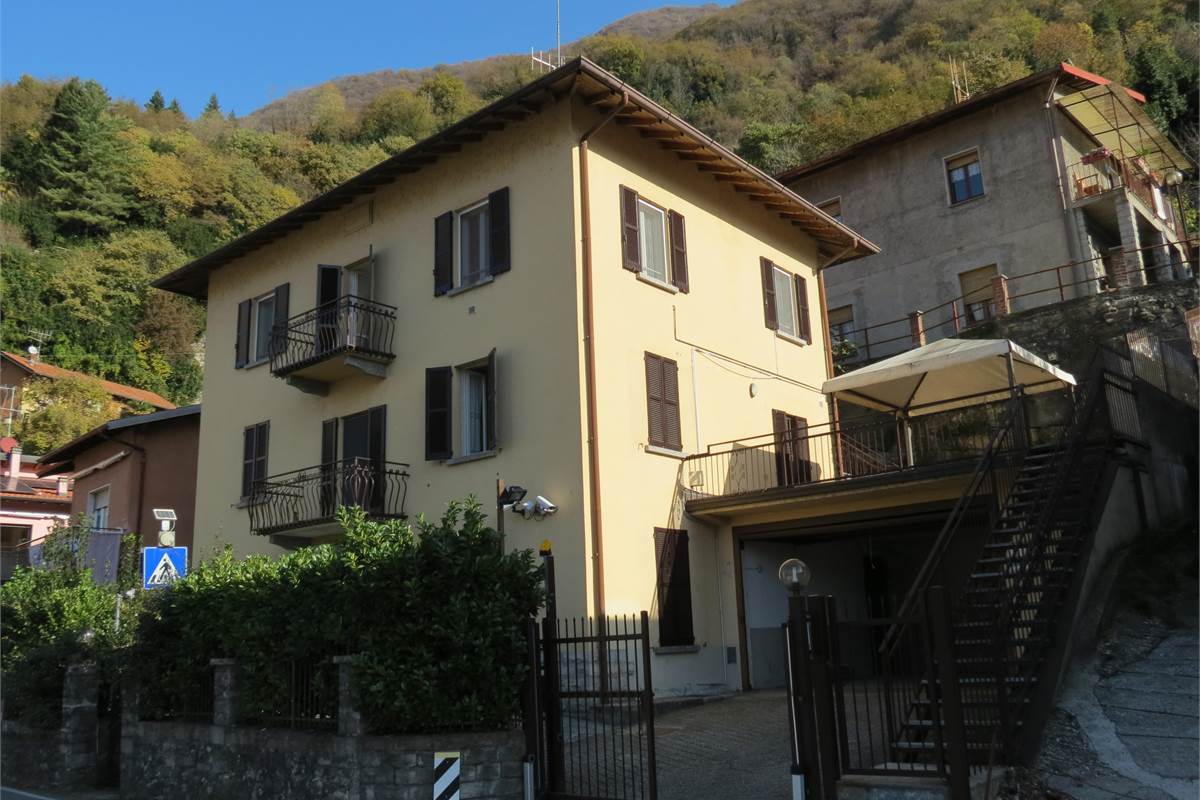 Immobile indipendente con vista lago