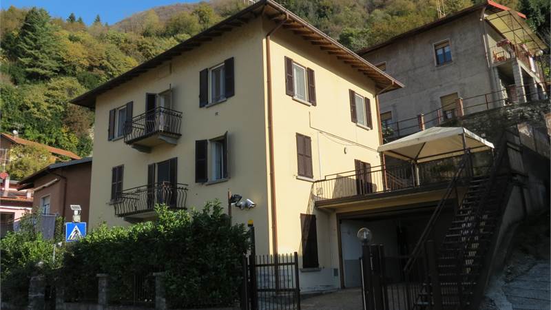 Immobile indipendente con vista lago
