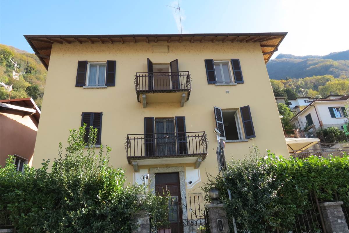 Immobile indipendente con vista lago