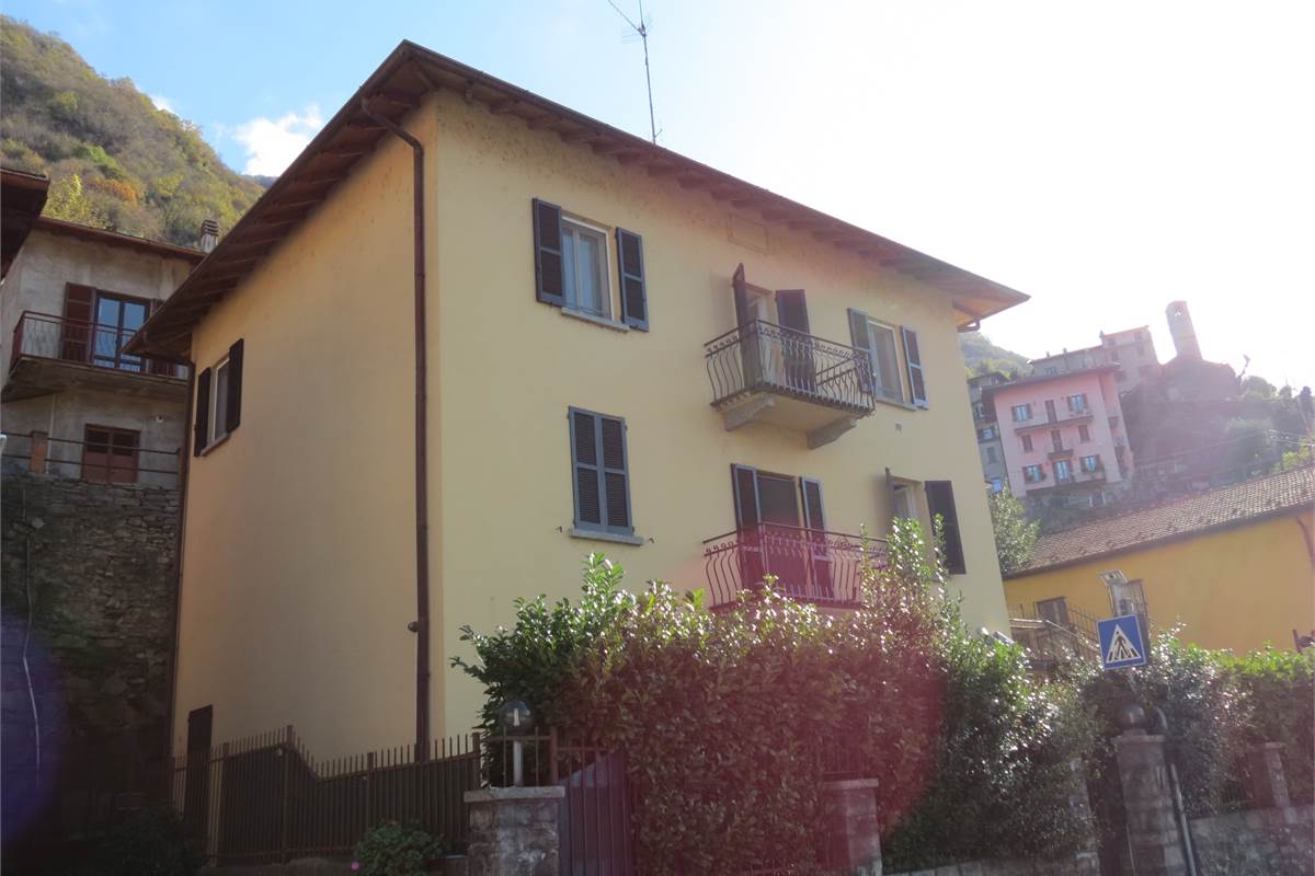 Immobile indipendente con vista lago