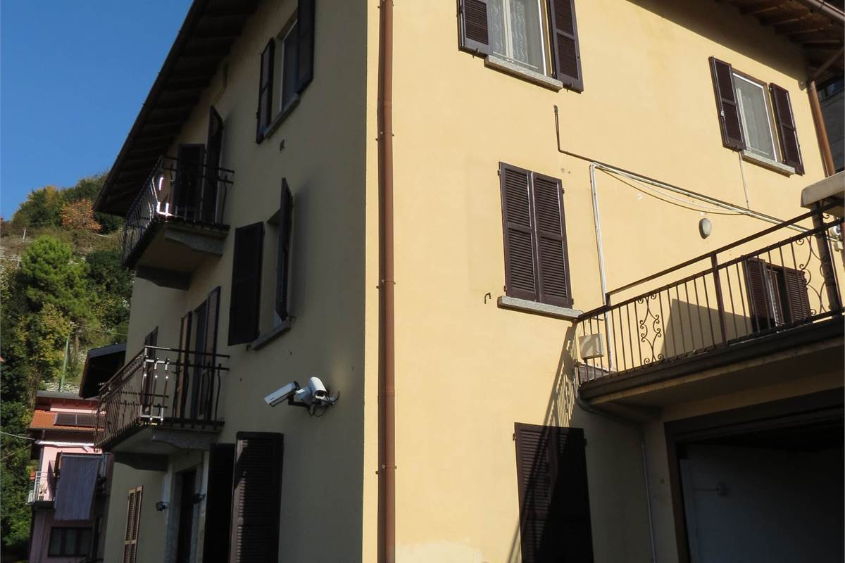 Immobile indipendente con vista lago