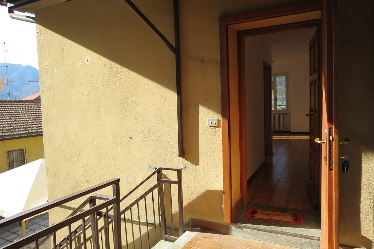 Immobile indipendente con vista lago