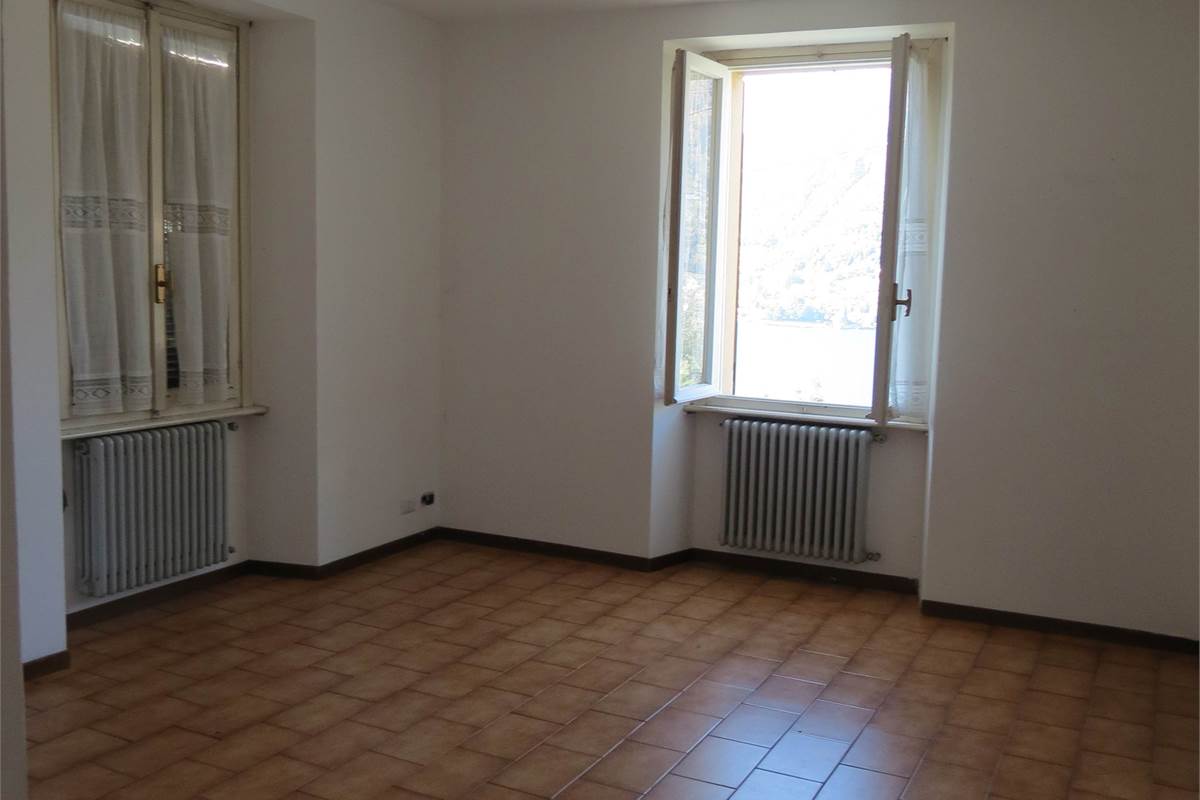 Immobile indipendente con vista lago