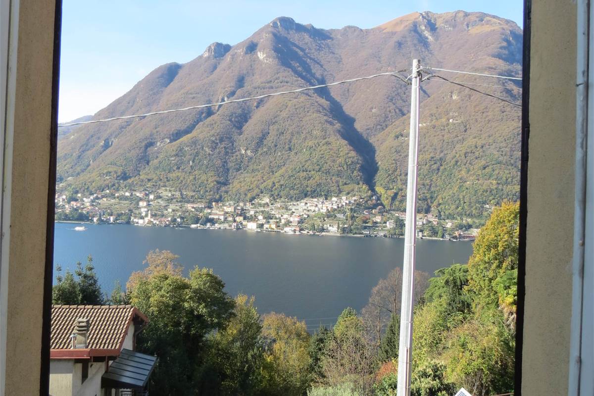 Immobile indipendente con vista lago