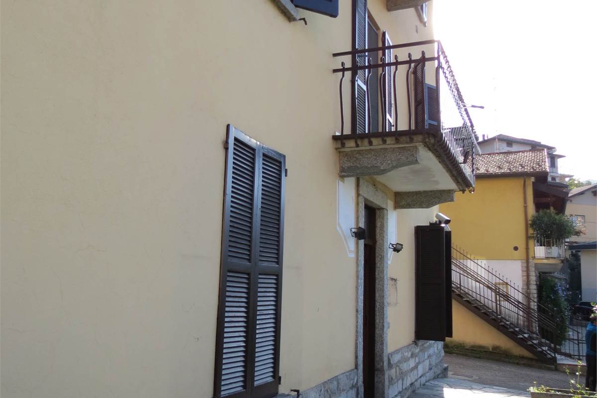 Immobile indipendente con vista lago