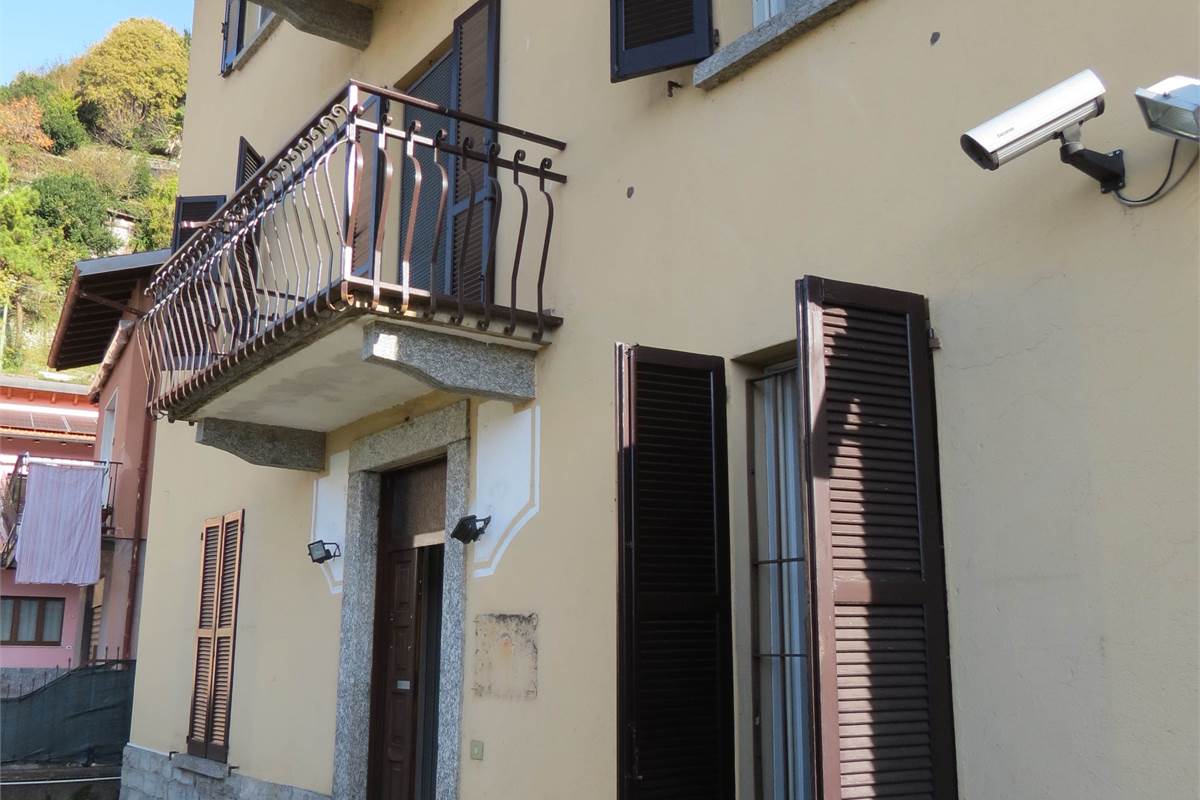 Immobile indipendente con vista lago