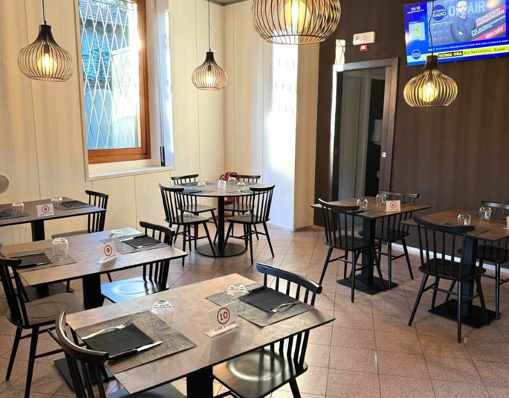 Pizzeria In Cessione a Appiano Gentile