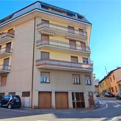ultimo piano 3 locali e servizi