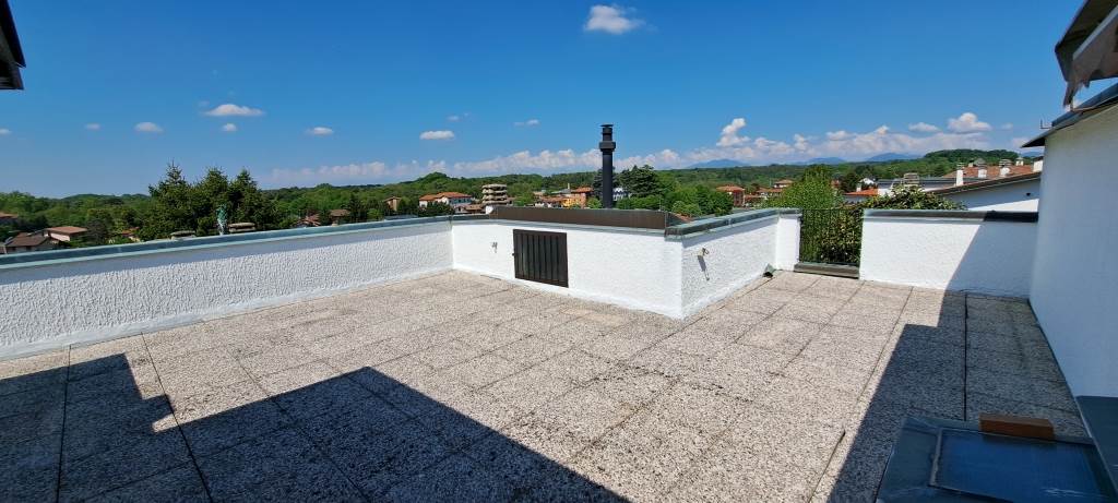 appartamento con terrazzo e box
