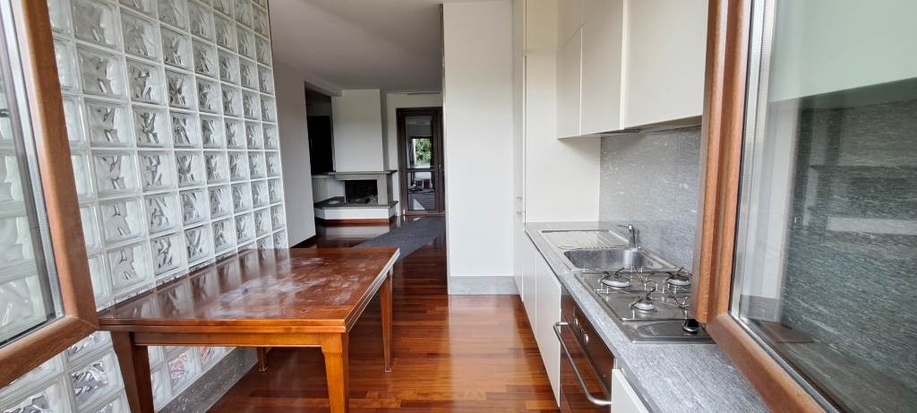 appartamento con terrazzo e box