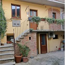 trilocale con doppi servizi e box