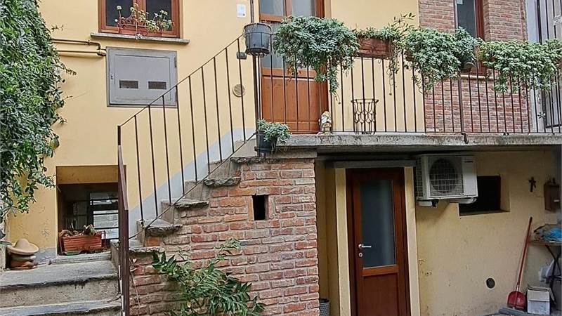 trilocale con doppi servizi e box