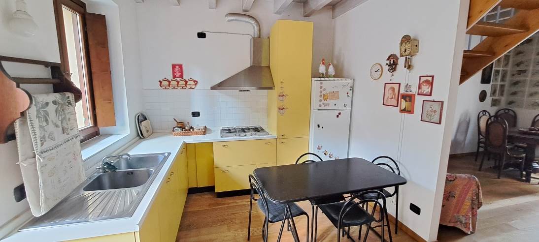 trilocale con doppi servizi e box