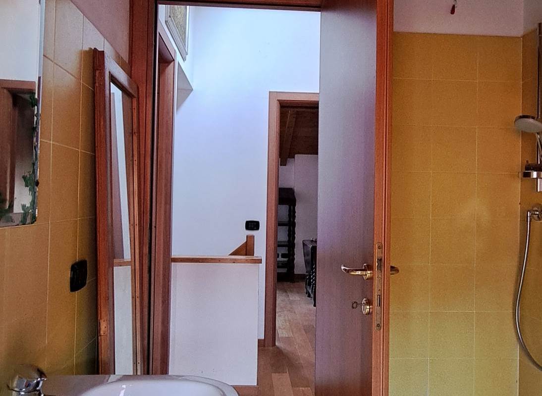 trilocale con doppi servizi e box