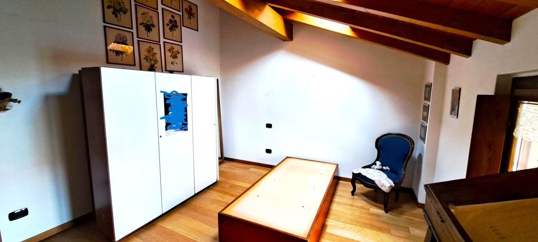 trilocale con doppi servizi e box