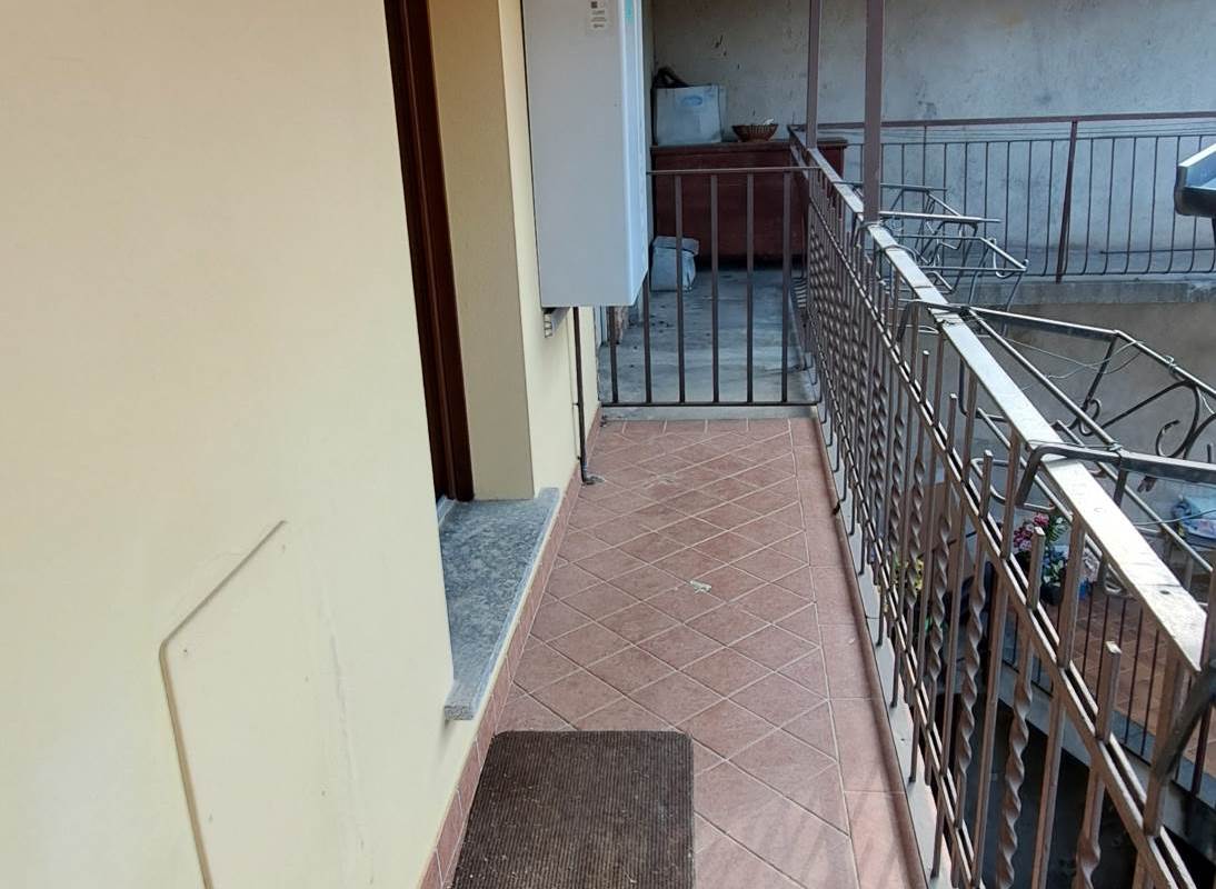 trilocale con doppi servizi e box