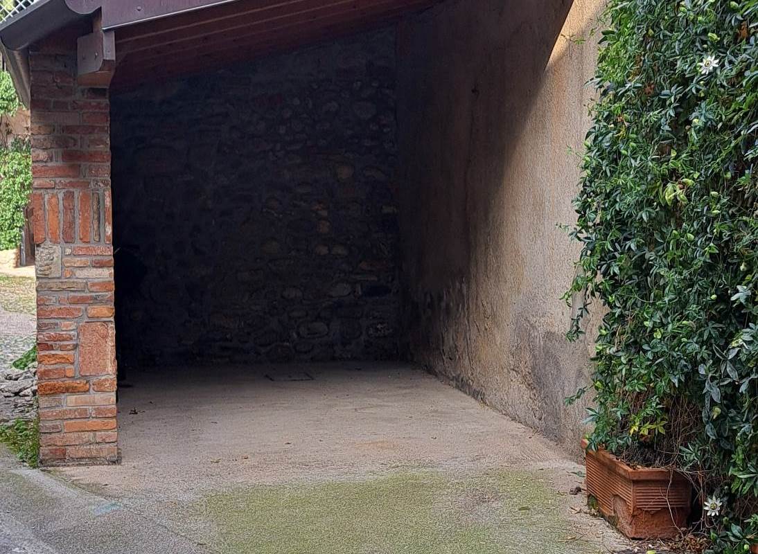 trilocale con doppi servizi e box