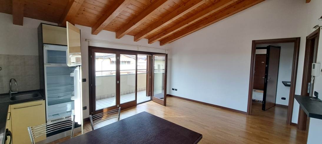 villa guardia affitto 3 locali e servizi