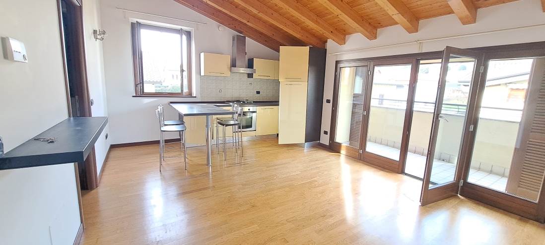 villa guardia affitto 3 locali e servizi