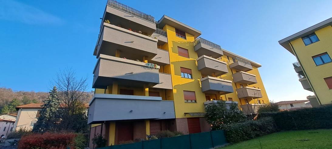 3 locali e servizi con box singolo