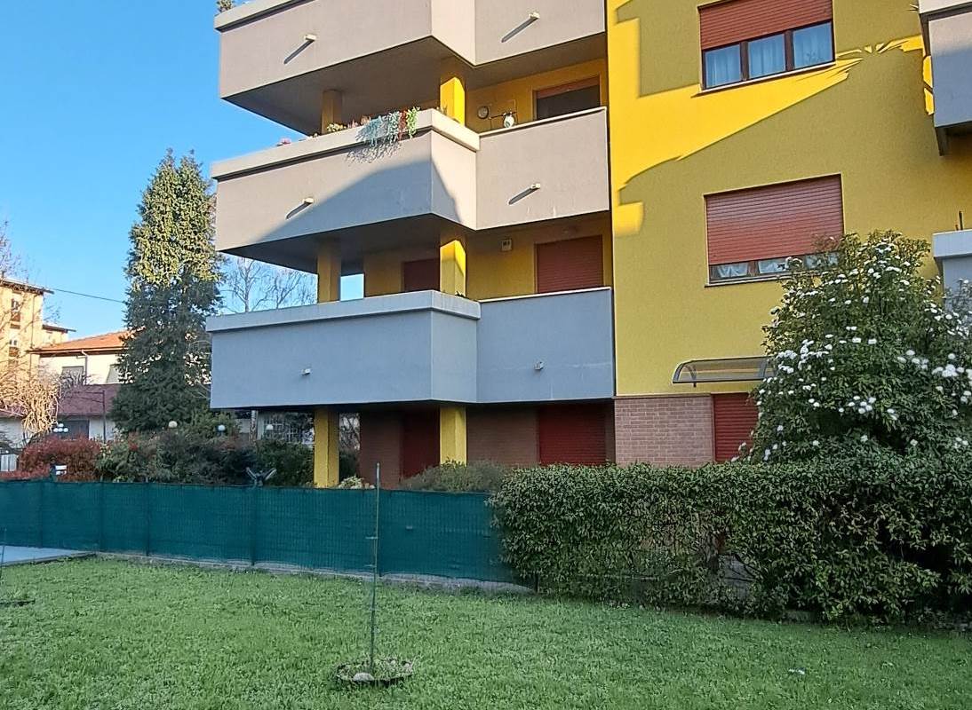 3 locali e servizi con box singolo