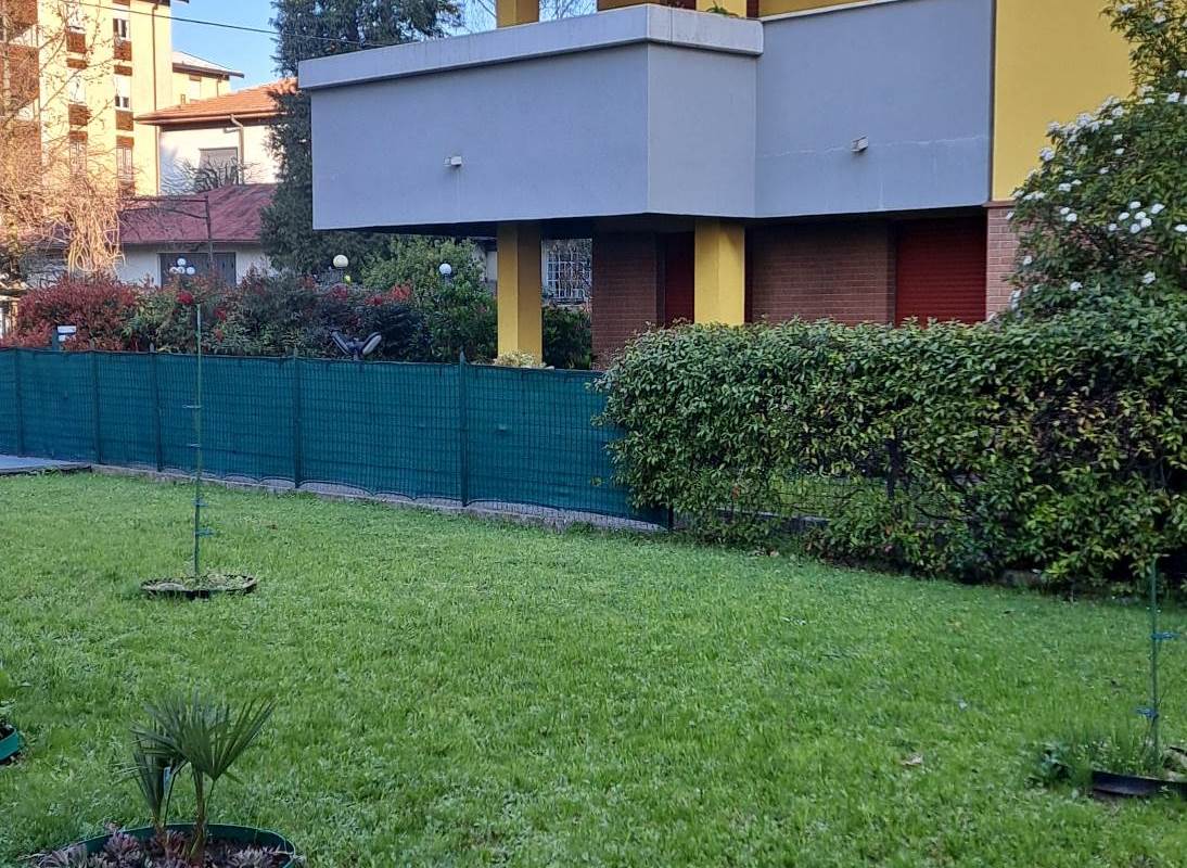 3 locali e servizi con box singolo