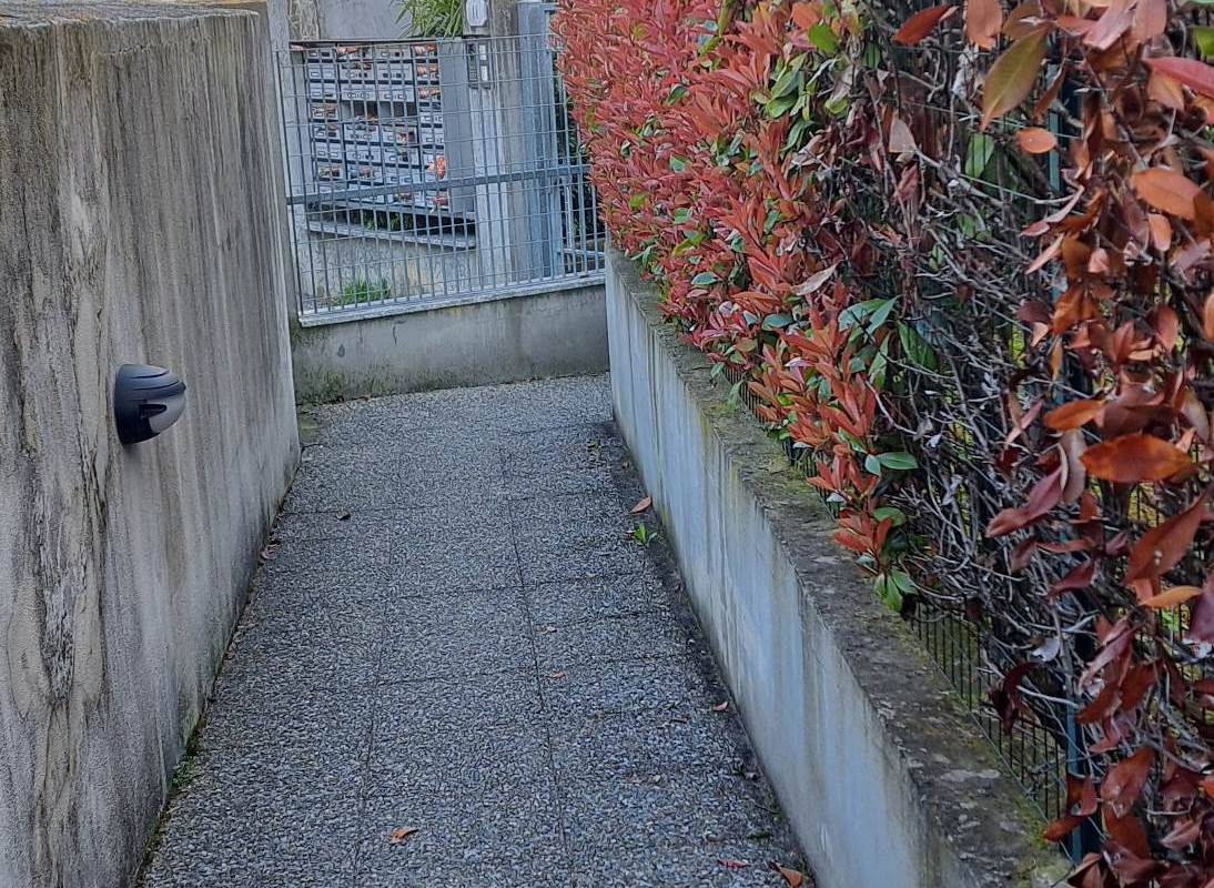 3 locali e servizi con box singolo