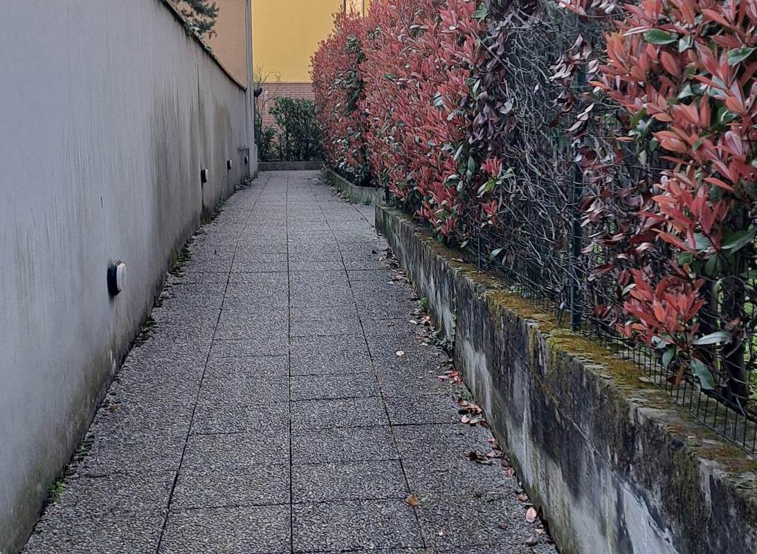 3 locali e servizi con box singolo