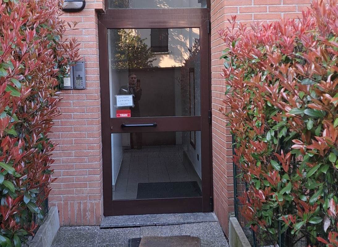 3 locali e servizi con box singolo