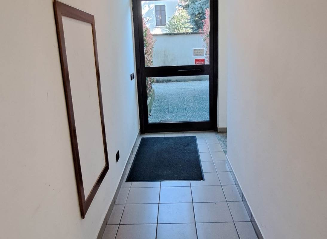 3 locali e servizi con box singolo