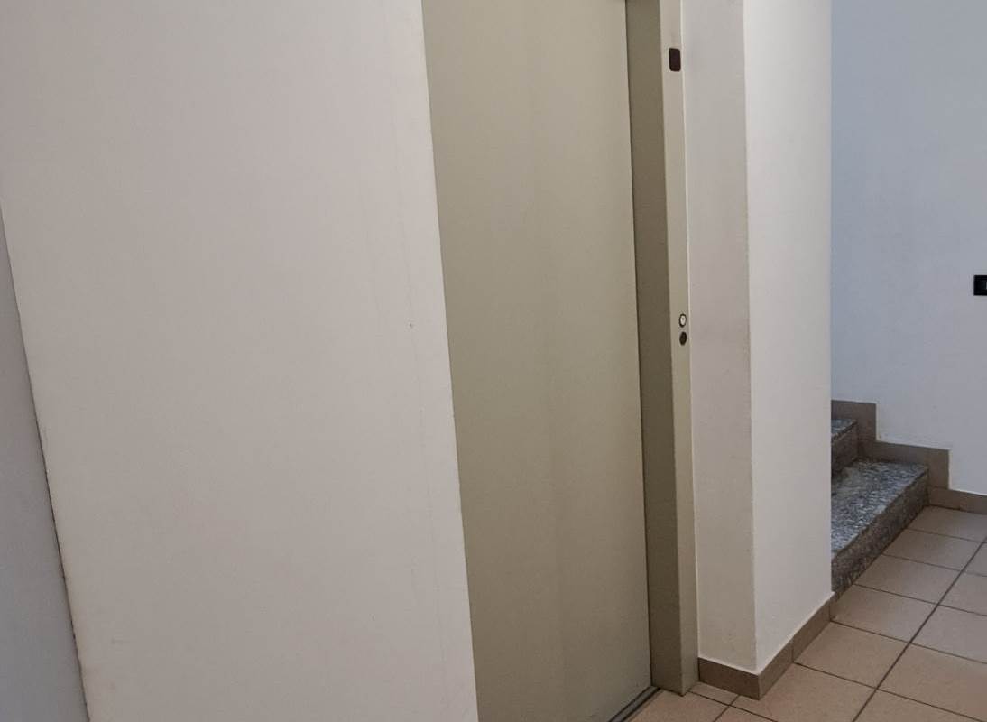 3 locali e servizi con box singolo