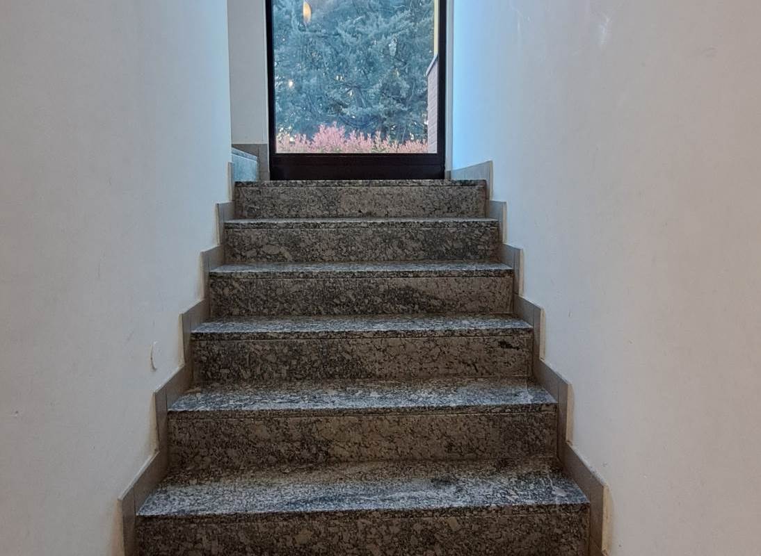 3 locali e servizi con box singolo