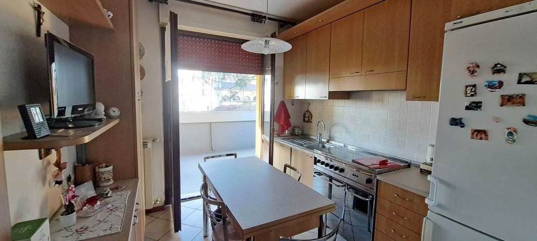 3 locali e servizi con box singolo