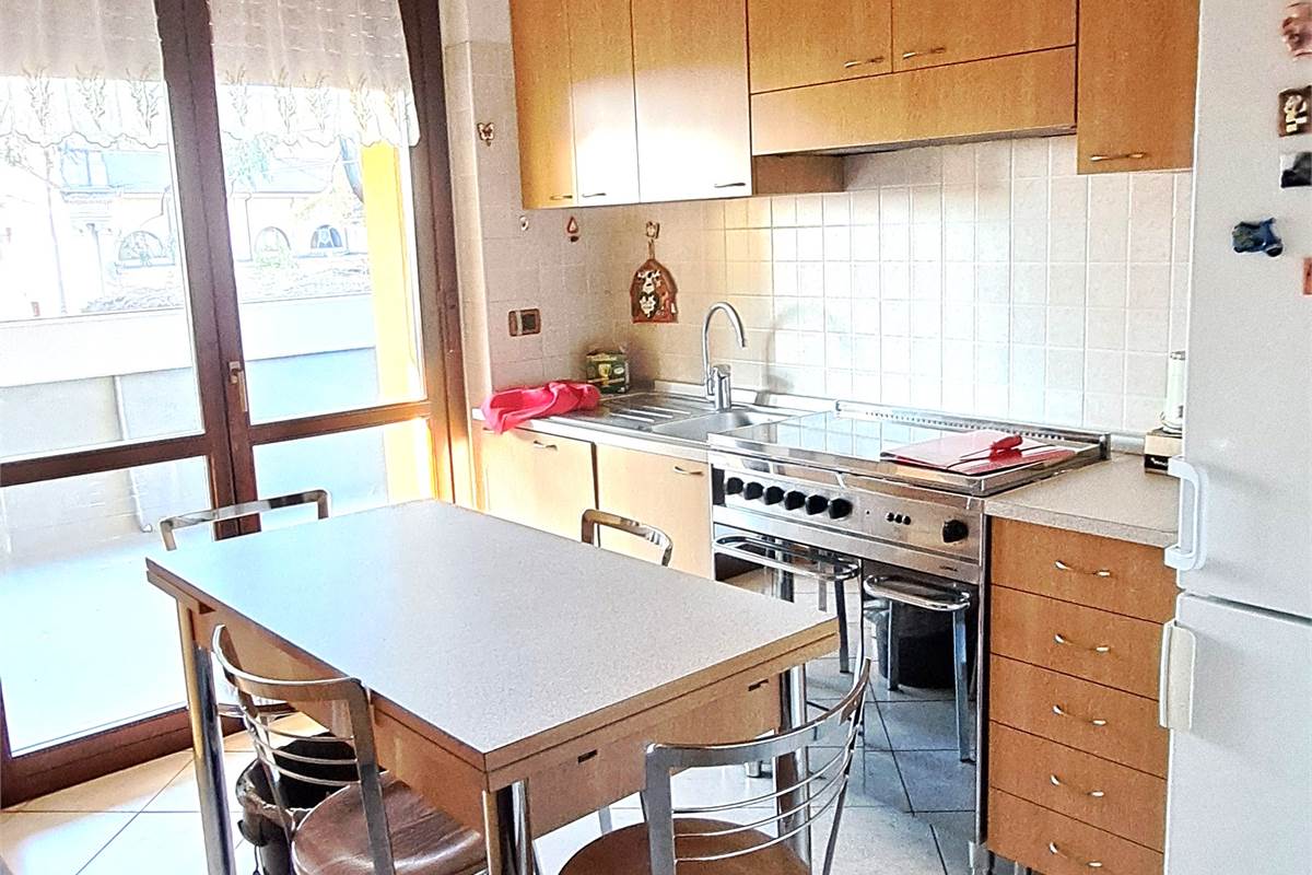 3 locali e servizi con box singolo