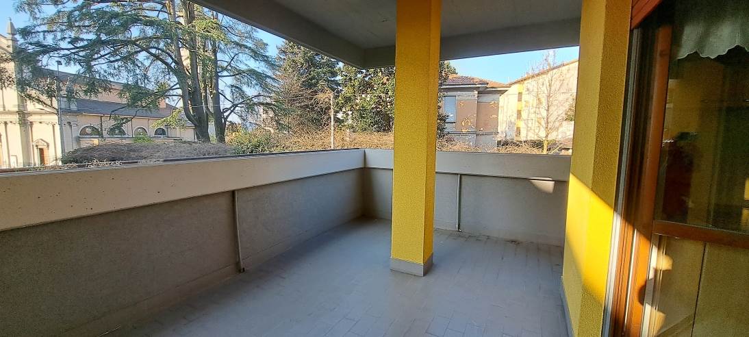 3 locali e servizi con box singolo