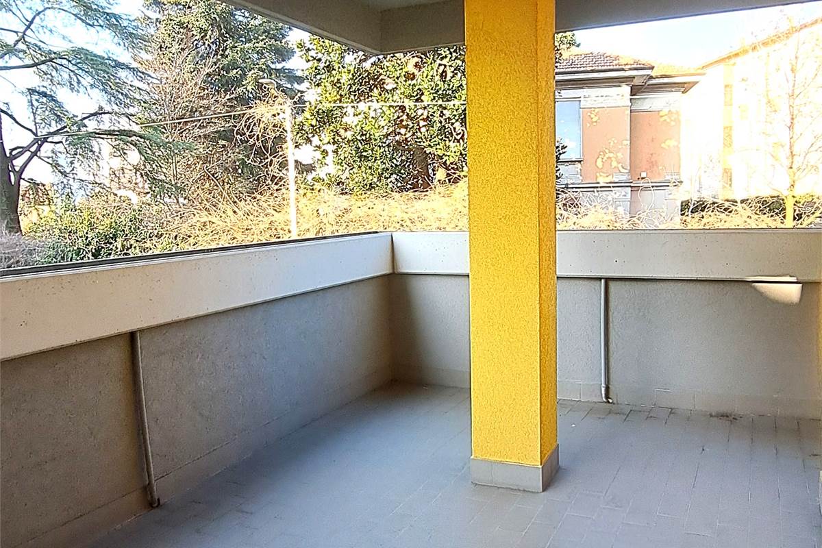 3 locali e servizi con box singolo