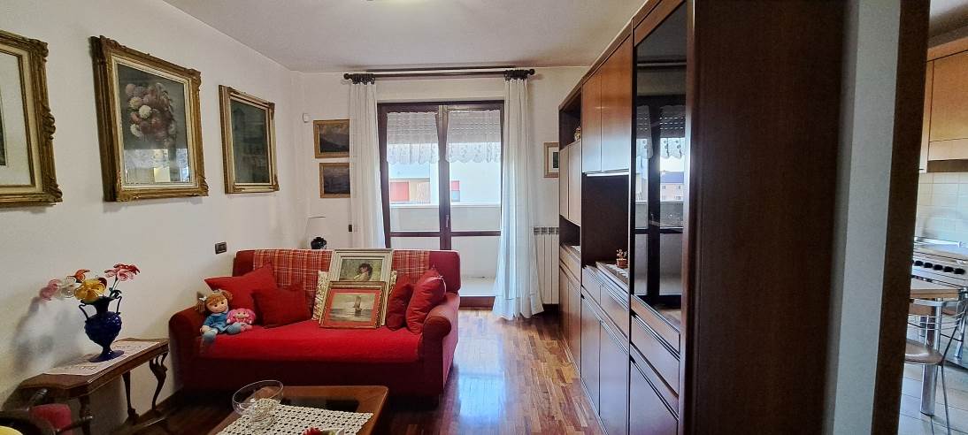 3 locali e servizi con box singolo