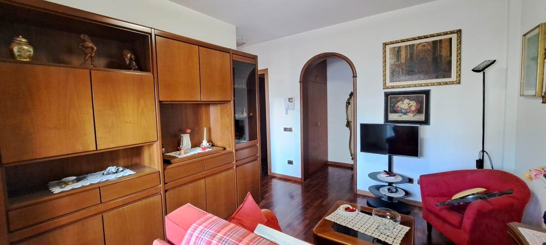 3 locali e servizi con box singolo