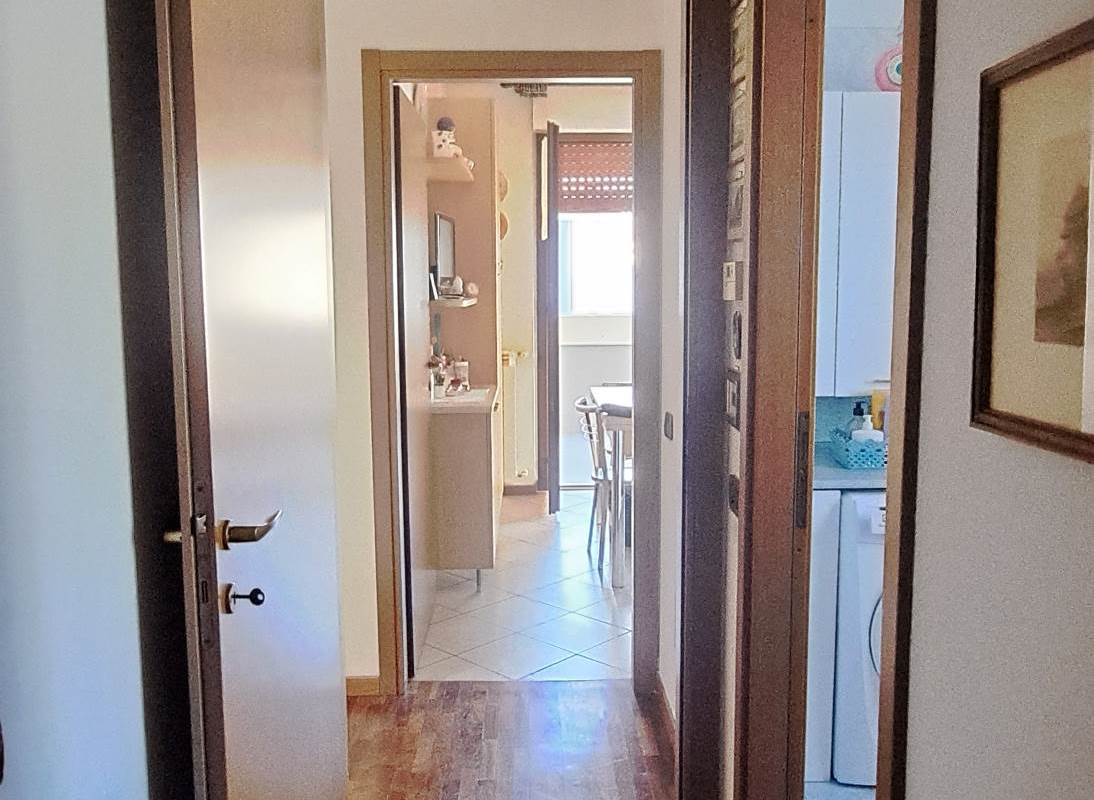 3 locali e servizi con box singolo