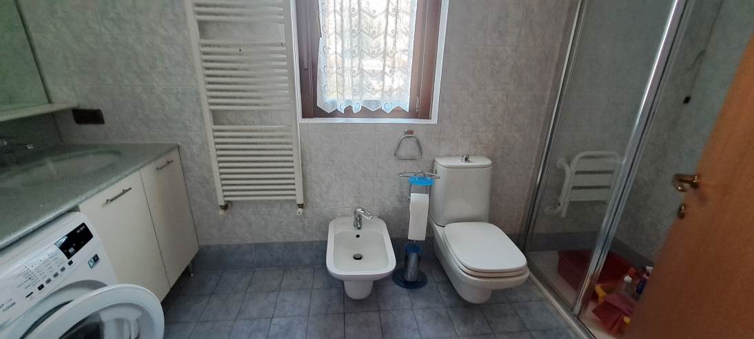 3 locali e servizi con box singolo