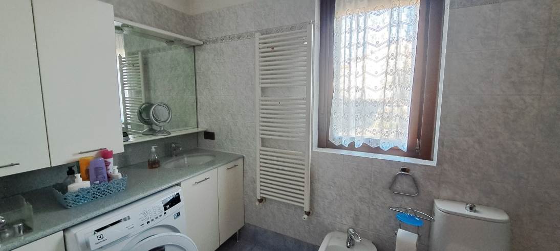 3 locali e servizi con box singolo