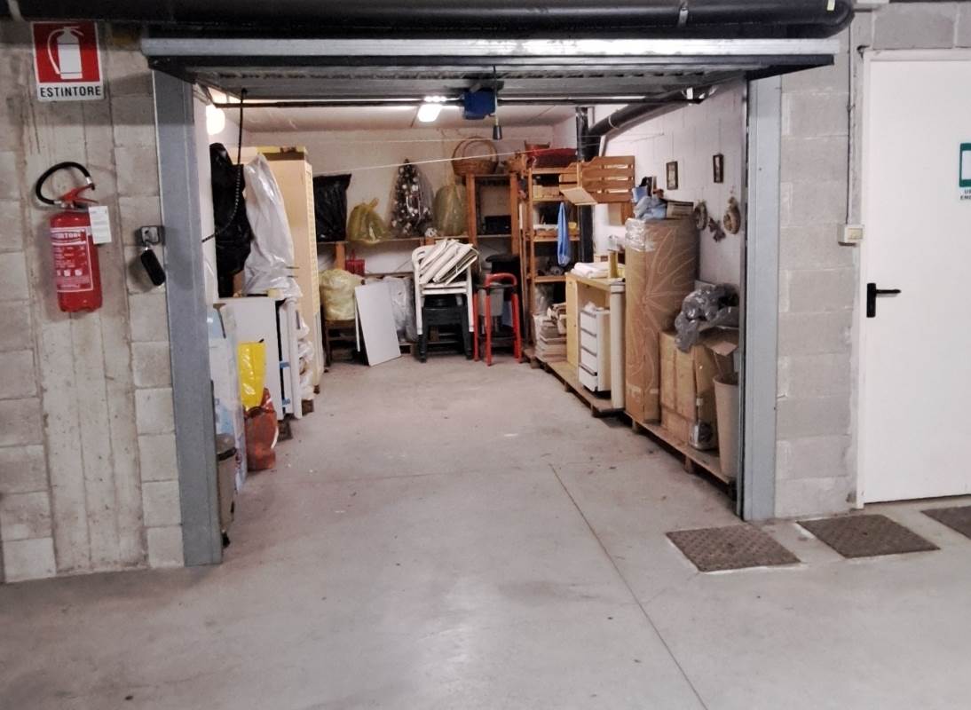 3 locali e servizi con box singolo