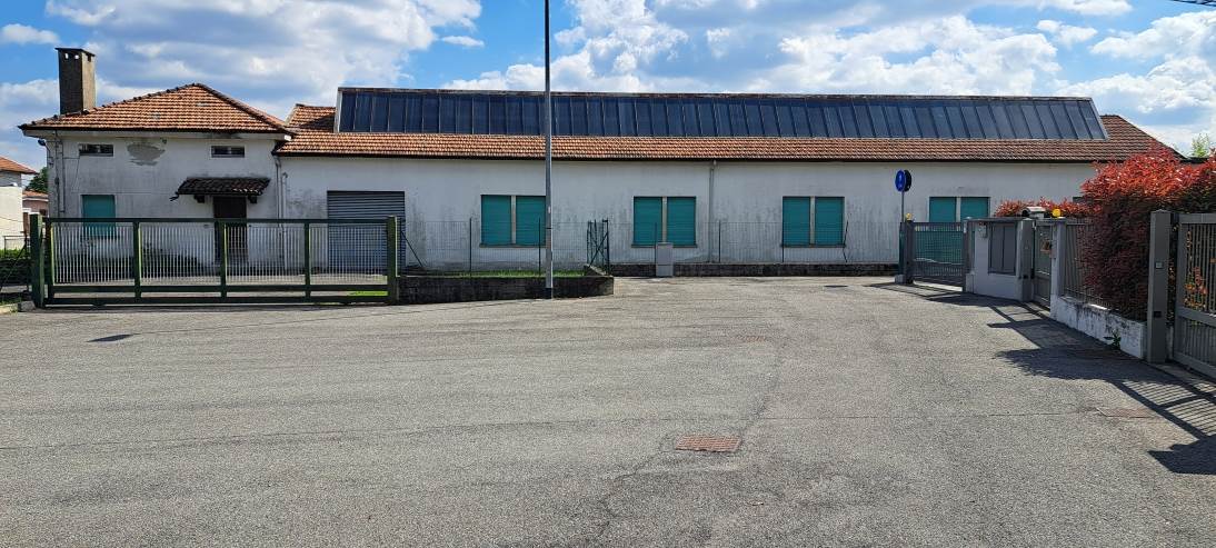 capannone industriale/artigianale con abitazione