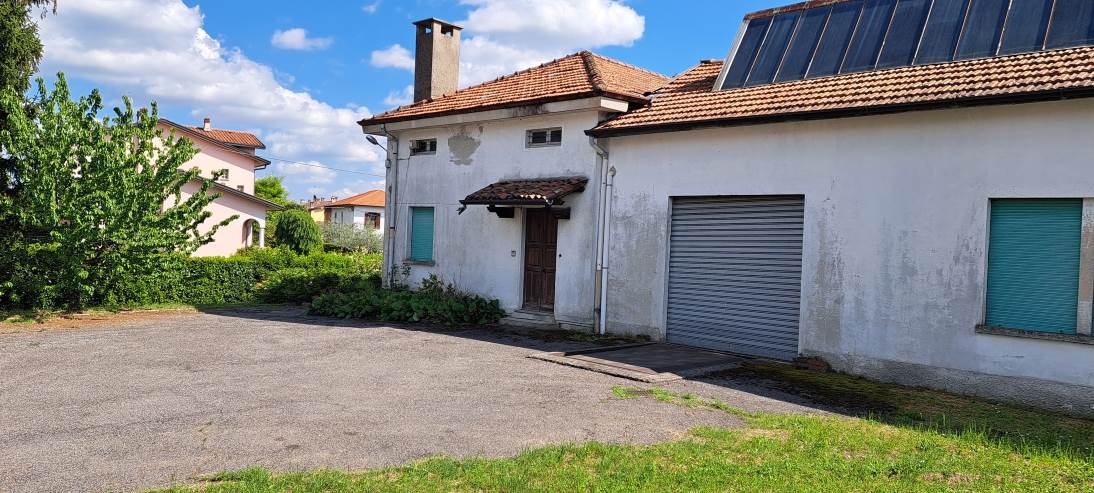 capannone industriale/artigianale con abitazione