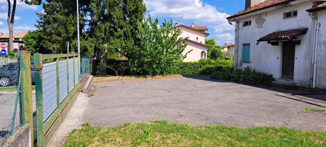 capannone industriale/artigianale con abitazione